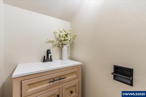 985 N 4th Avenue Stayton OR 97383