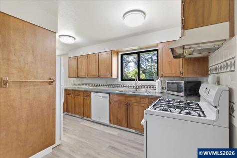 2832 NW Oak Grove Drive Albany OR 97321