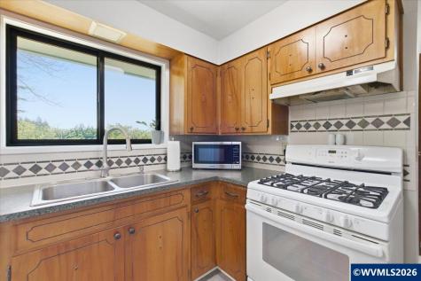 2832 NW Oak Grove Drive Albany OR 97321