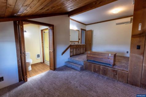 5686 Waconda Road NE Salem OR 97305