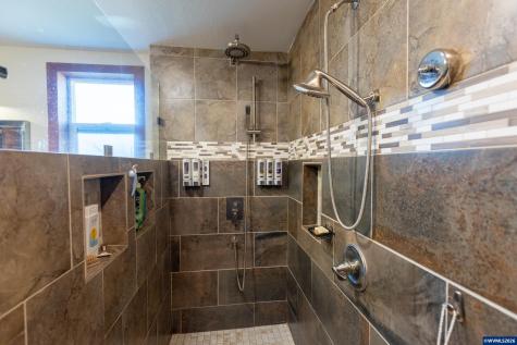 5686 Waconda Road NE Salem OR 97305