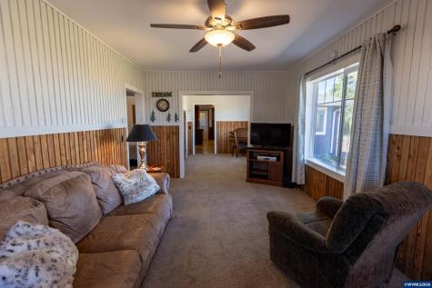 5686 Waconda Road NE Salem OR 97305