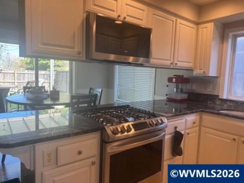 1405 Independence Avenue Woodburn OR 97071