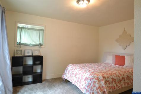 1005 Glenview Way NW Salem OR 97304