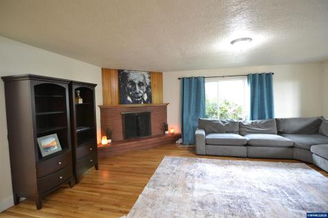 1005 Glenview Way NW Salem OR 97304