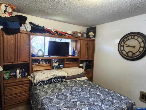 1671 Weigart Court NE Salem OR 97305