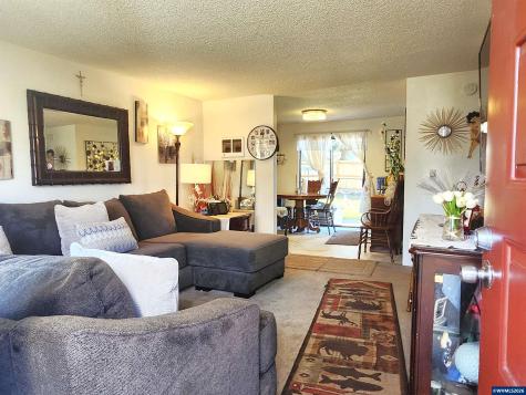 1671 Weigart Court NE Salem OR 97305