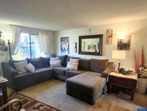 1671 Weigart Court NE Salem OR 97305