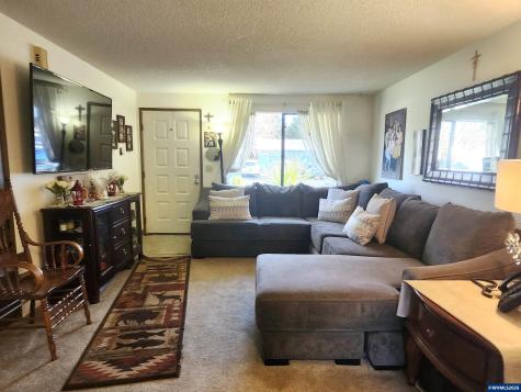 1671 Weigart Court NE Salem OR 97305