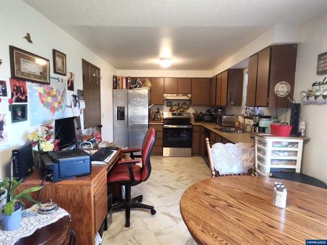 1671 Weigart Court NE Salem OR 97305