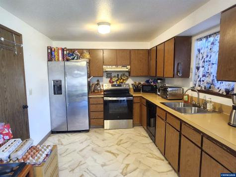 1671 Weigart Court NE Salem OR 97305