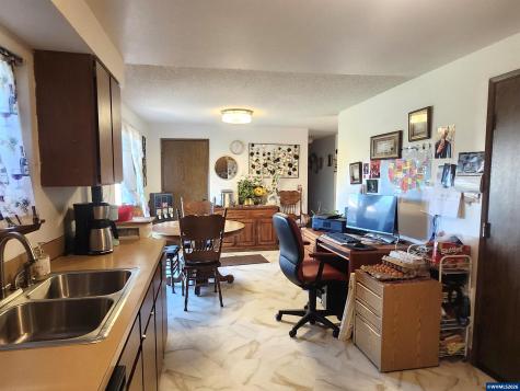 1671 Weigart Court NE Salem OR 97305