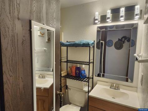 1671 Weigart Court NE Salem OR 97305