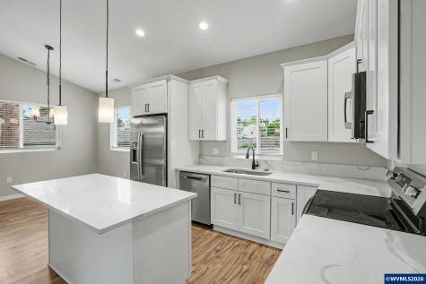4455 Matthews Lp S Salem OR 97302
