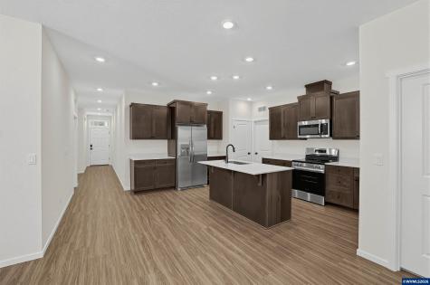 1088 Cadinal Street Woodburn OR 97071
