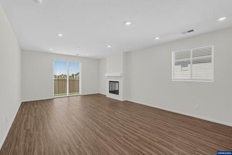 1088 Cadinal Street Woodburn OR 97071