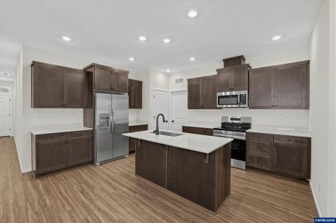 1088 Cadinal Street Woodburn OR 97071