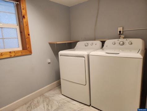 208 S Swiegle Avenue Molalla OR 97038
