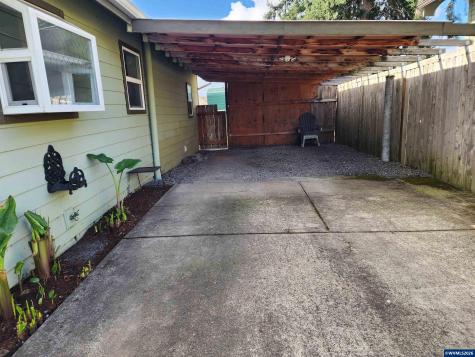 208 S Swiegle Avenue Molalla OR 97038