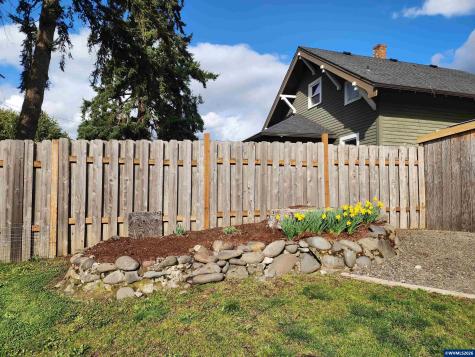 208 S Swiegle Avenue Molalla OR 97038