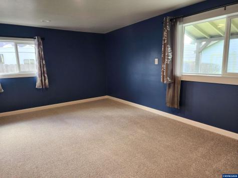 208 S Swiegle Avenue Molalla OR 97038