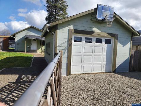 208 S Swiegle Avenue Molalla OR 97038