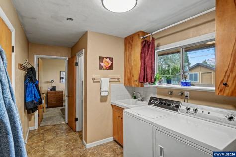 2718 Columbus Street SE Albany OR 97322