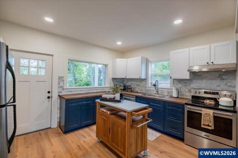 221 N 3rd Street Jefferson OR 97352