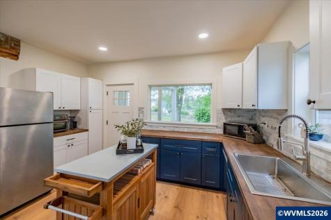 221 N 3rd Street Jefferson OR 97352