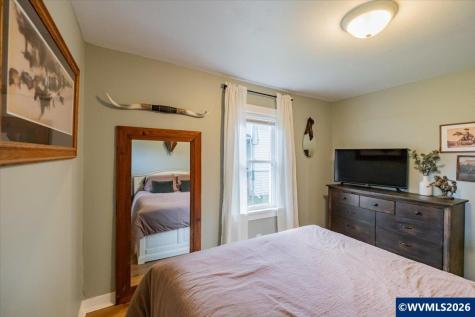 221 N 3rd Street Jefferson OR 97352