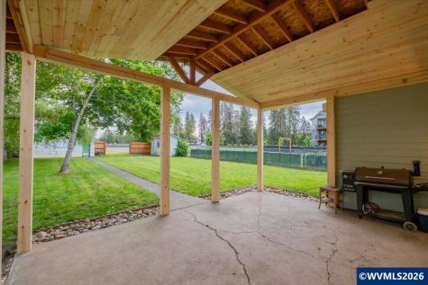221 N 3rd Street Jefferson OR 97352