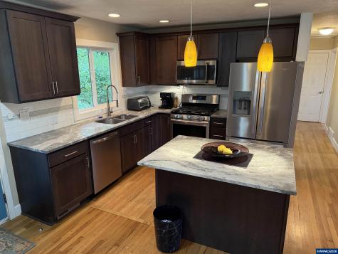 1001 Murlark Avenue NW Salem OR 97304