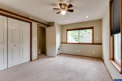 928 Birch Avenue Cottage Grove OR 97424