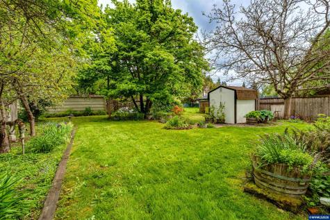 928 Birch Avenue Cottage Grove OR 97424