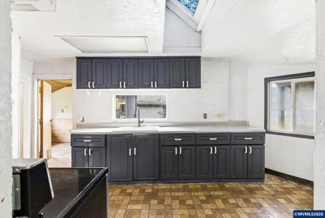 1715 Cascade Drive Lebanon OR 97355