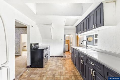1715 Cascade Drive Lebanon OR 97355