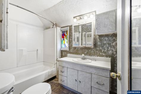 1715 Cascade Drive Lebanon OR 97355