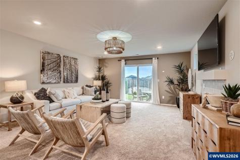 541 Spring Bl Woodburn OR 97071