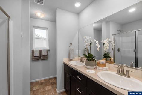 541 Spring Bl Woodburn OR 97071