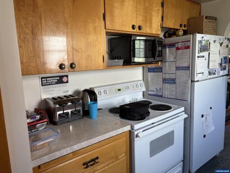 1966 Mccoy Avenue NE Salem OR 97301