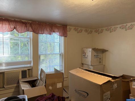 1966 Mccoy Avenue NE Salem OR 97301