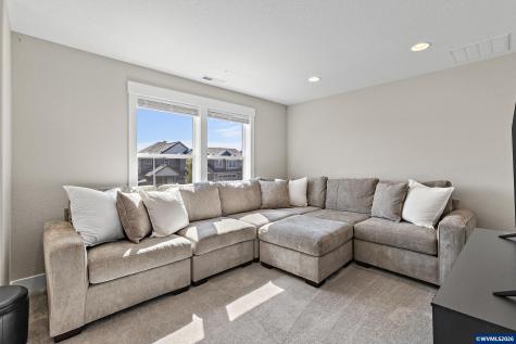 1054 Hickory Street Independence OR 97351