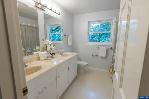 1640 NE Holly Oak Place Corvallis OR 97330