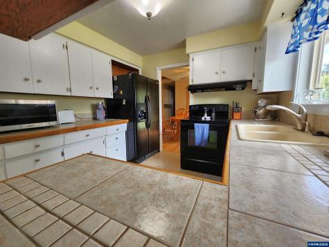 810 Ivy Way NE Keizer OR 97303