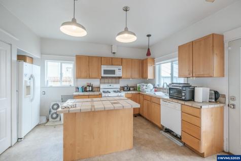 55 Q Street Cottage Grove OR 97424