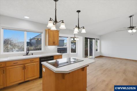 738 Roosevelt Street NW Salem OR 97304