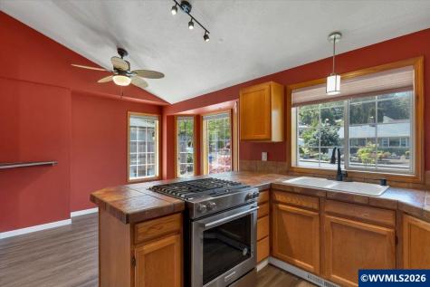 2537 Hoo Doo Drive NW Salem OR 97304