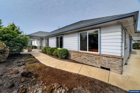 1115 Skookum Drive Silverton OR 97381