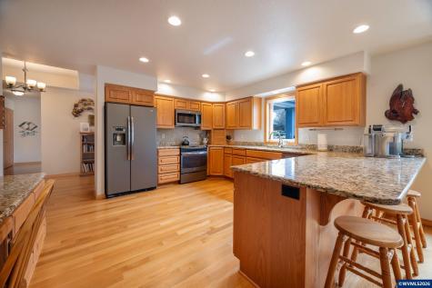 1115 Skookum Drive Silverton OR 97381