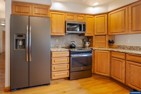 1115 Skookum Drive Silverton OR 97381